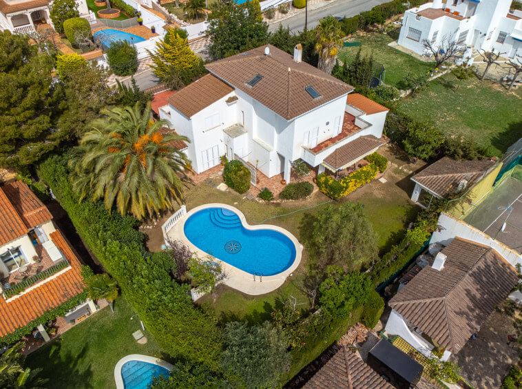 Espectacular chalet con piscina en venta en Roda de Bera - Tarragona