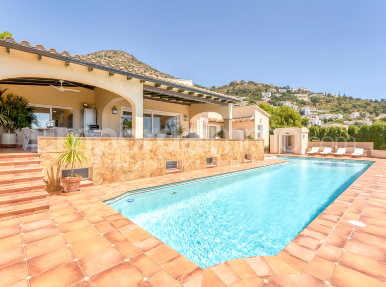 Espectacular villa con piscina en venta en Roses, Costa Brava