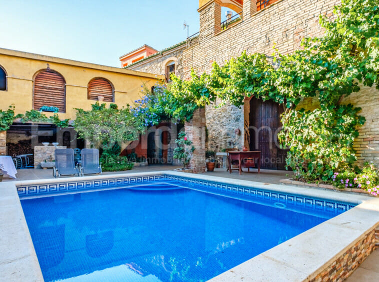 Finca rustica con piscina en venta en Castelló de Empúries, Costa Brava